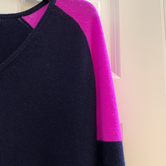 Aqua Bloomingdale’s 100% Cashmere Sweater - Picture 2 of 3